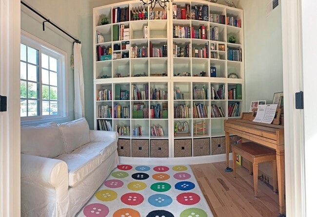 Building Photo - Beautiful 3 Bedroom, 2 Bathroom Remodeled Home & Solar!