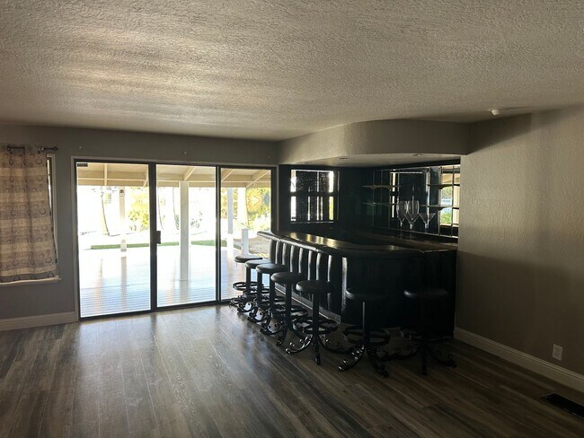 Building Photo - 1472 Willow Lake Rd
