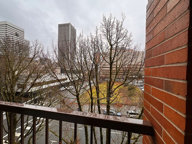 Building Photo - Beautiful Furnished Condo In Portland!!