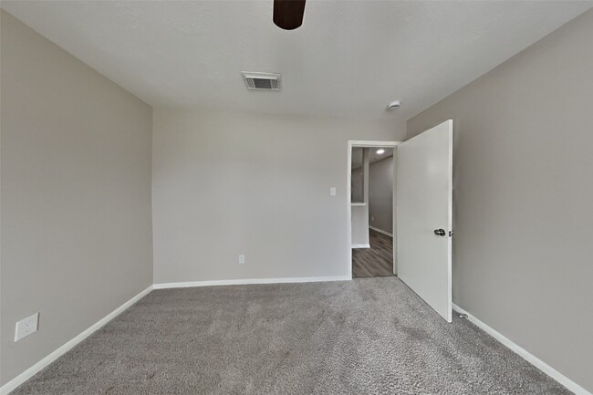 Building Photo - 2506 Buckminster Dr