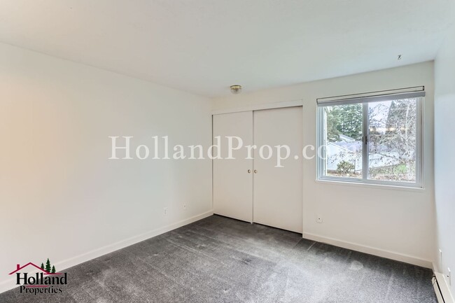 Building Photo - Charming 2-Bedroom Home with Stunning Gree...