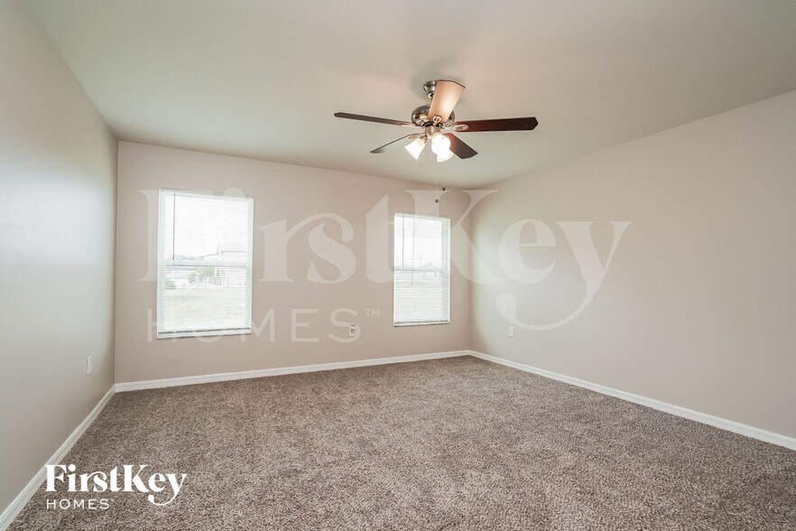 Building Photo - 1123 SW 16th Terrace