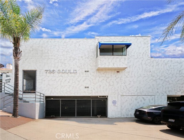 Building Photo - 736 Gould Ave