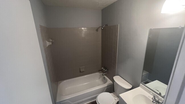 Building Photo - 186 Keebler Dr