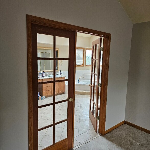 Building Photo - 74 Falcon Hills Dr