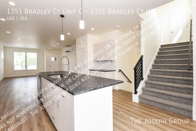 Building Photo - 1351 Bradley Ct