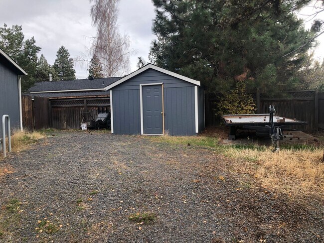 Building Photo - Ranch style home close to river & trails, ...