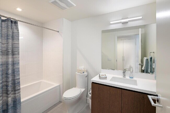 Building Photo - "Stunning 2-Bed, 2-Bath Urban Retreat with 1161 Sq Ft of Comfort in Downtown San Diego!"