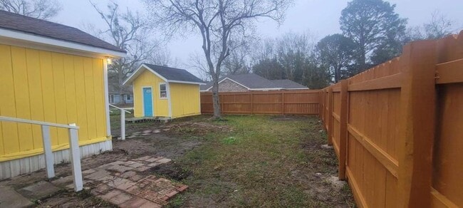 Building Photo - 734 N Nicholson Ave