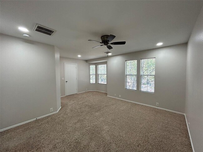 Building Photo - 16851 Pine Castle Dr
