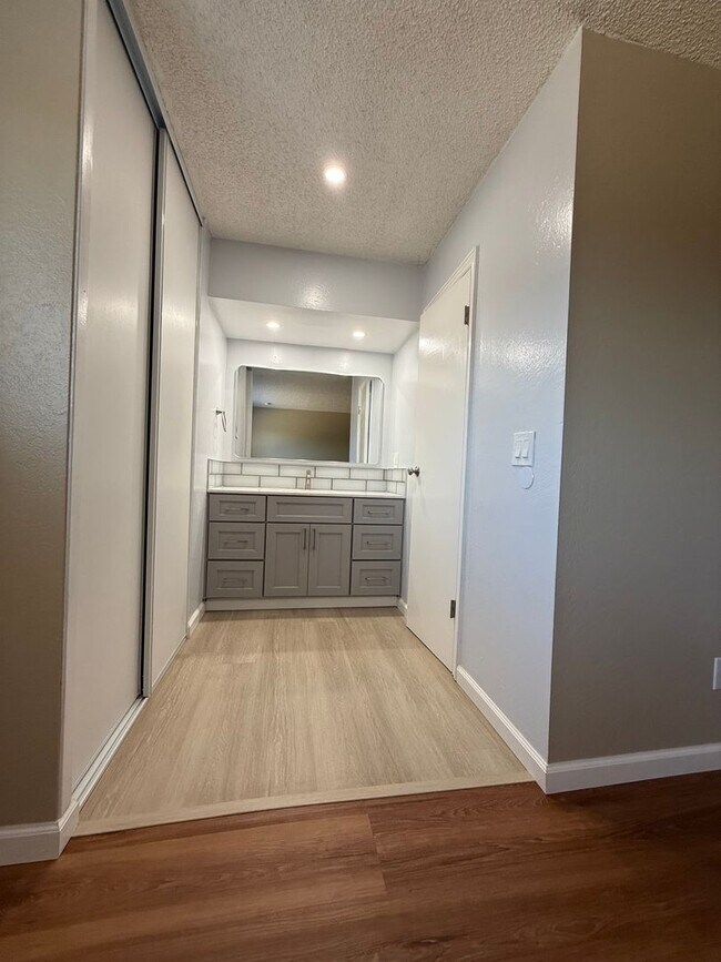 Building Photo - *Beautifully Updated 4 Bedroom, 2 Bathroom Home in Fairfield!*
