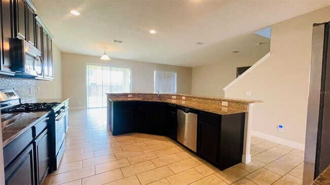 Building Photo - 1033 Vinsetta Cir