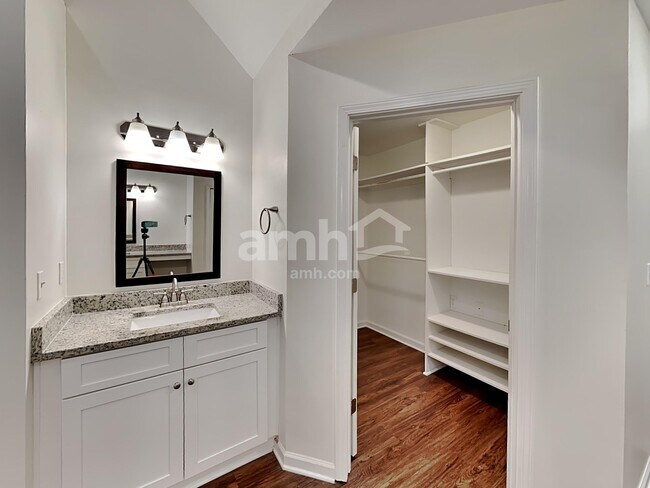 Building Photo - 3987 Fox Glen Dr