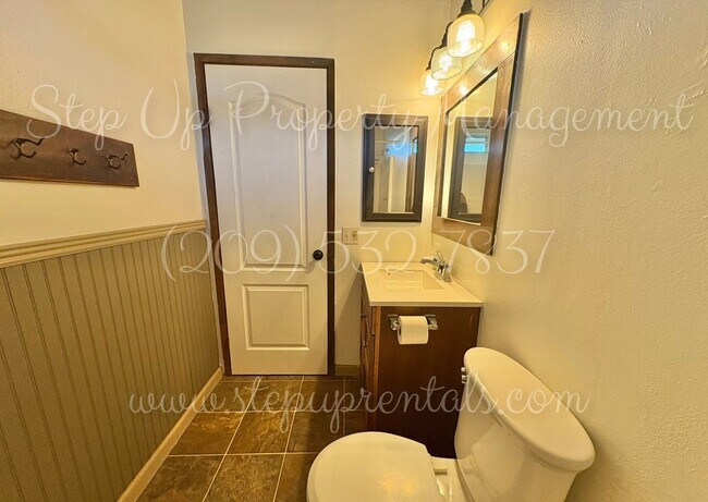 Building Photo - Delightful 3 Bed 2 Bath Home With Epic Mou...