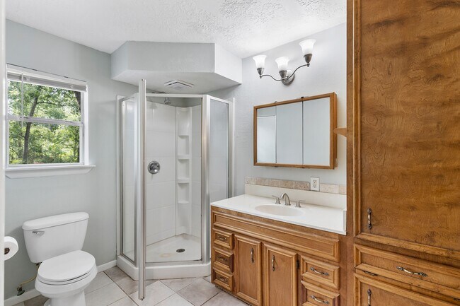 Building Photo - 14519 Oakleaf Dr