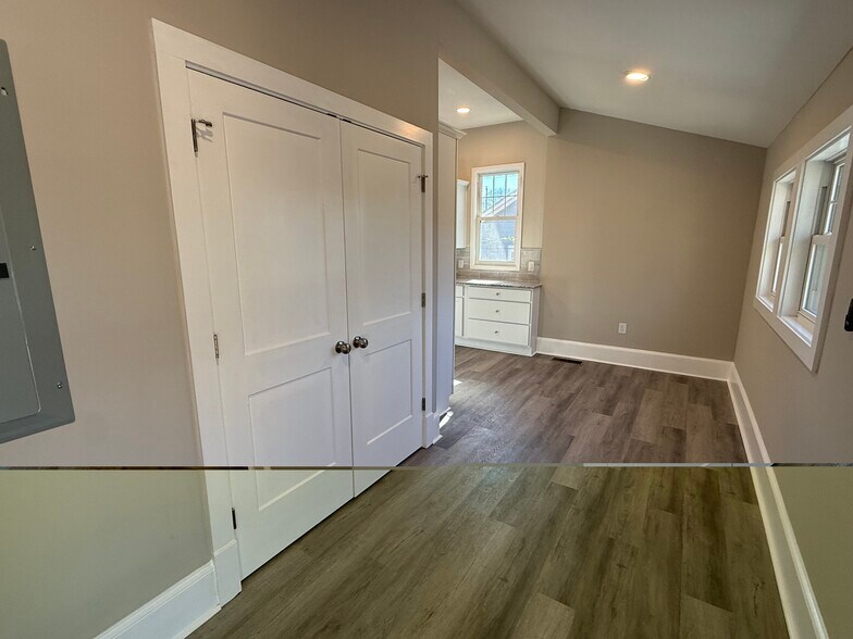 Building Photo - 1930 S Lumpkin St