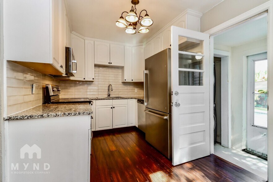 Building Photo - 3301 Yale St N