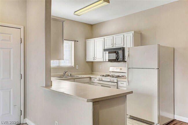 Building Photo - 5650 E Sahara Ave