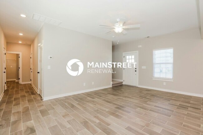 Building Photo - 4 Bedroom Pet-Friendly Home in Murfreesbor...