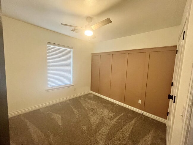 Building Photo - Charming 4-Bed, 2-Bath Home in Yukon - Gated Community in Mustang Public School District!