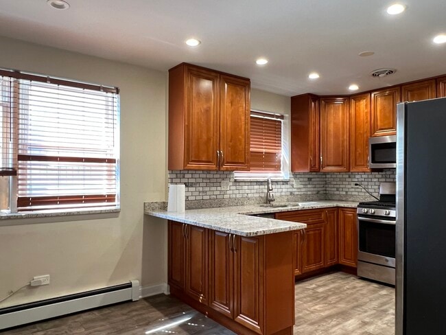 Building Photo - 8052 N Oriole Ave
