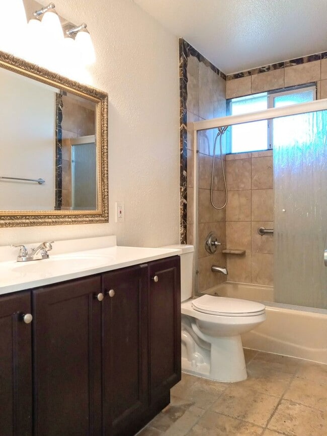 Building Photo - Recently Remodeled 3bd Single Story House Accepting Pets!