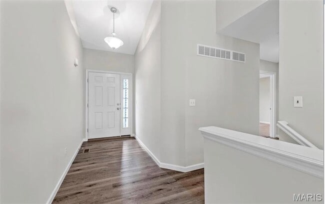 Building Photo - 4602 Siesta Dr