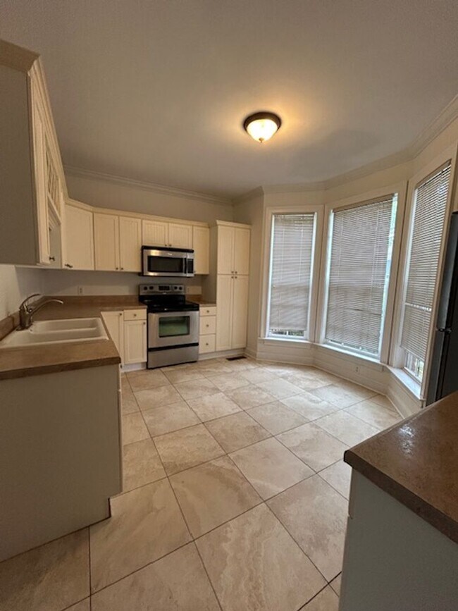 Building Photo - Captains Walk Townhouse-Available to Rent