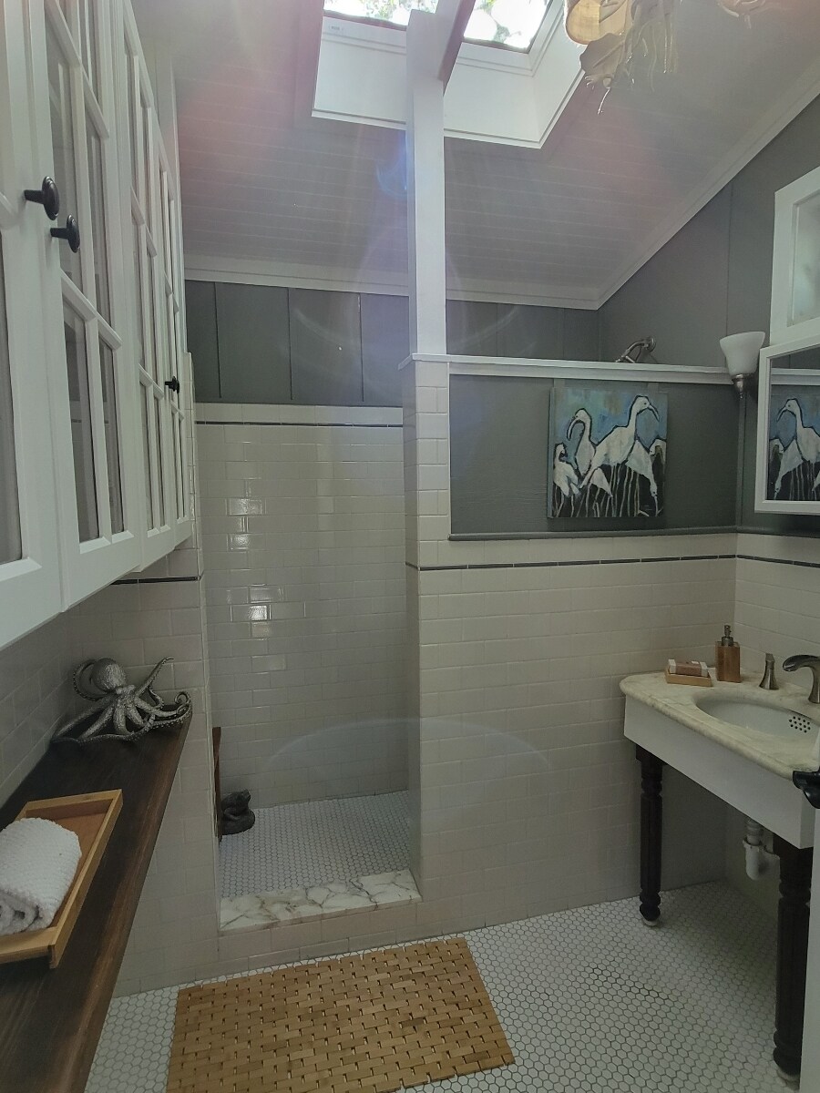 Master Bath / ensuite - 700 Amelia St