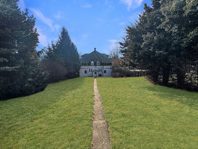 Building Photo - 1012-1014 Louisa St