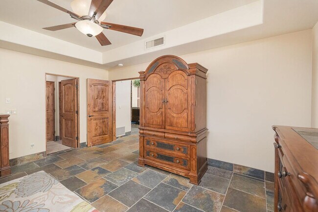 Building Photo - 4725 N Brookview Terrace