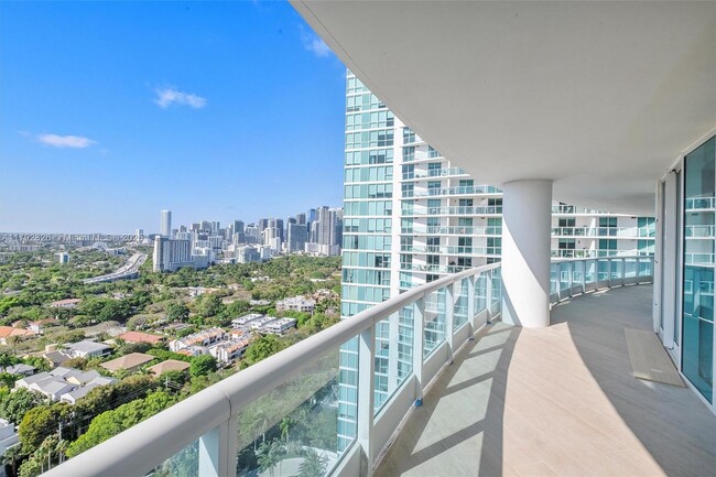 Building Photo - 2127 Brickell Ave