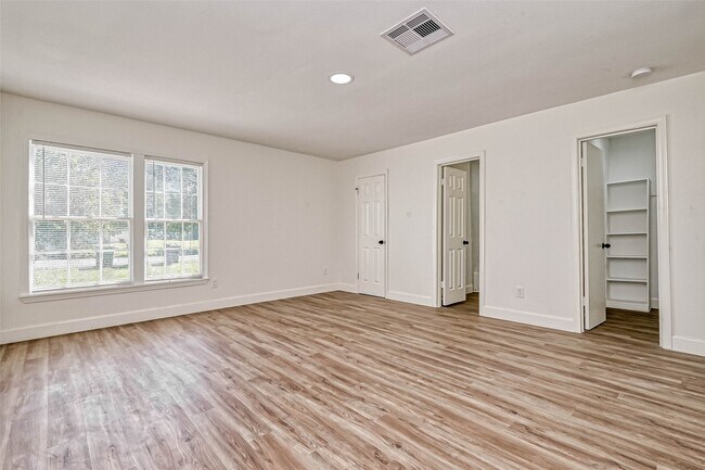 Building Photo - 5609 Denmark St