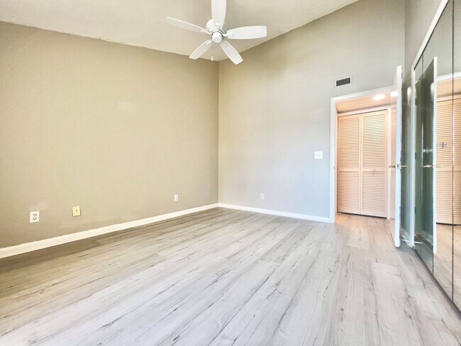 Building Photo - 8805 Lateen Ln
