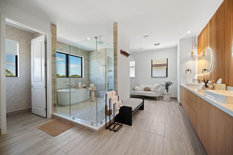 Building Photo - 5735 SW 104th Ter