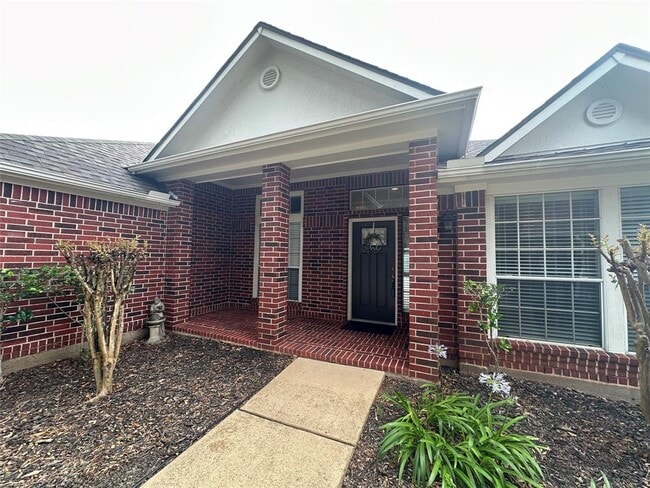 Building Photo - 5035 Chappel Hill Dr