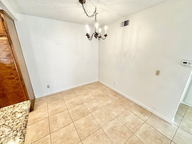Building Photo - Charming 1 Bed 1 Bath in a gated community