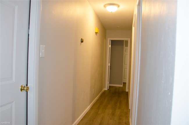Building Photo - 2 br, 1 bath Duplex - 4240 Taylor Rd Apt B