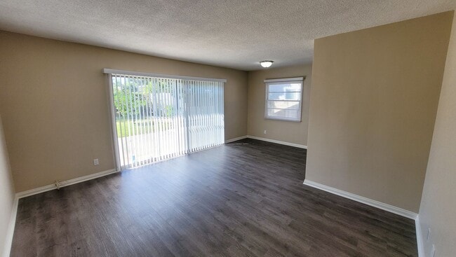 Building Photo - 3 Bed 2 Bath House Right Next To Disneylan...