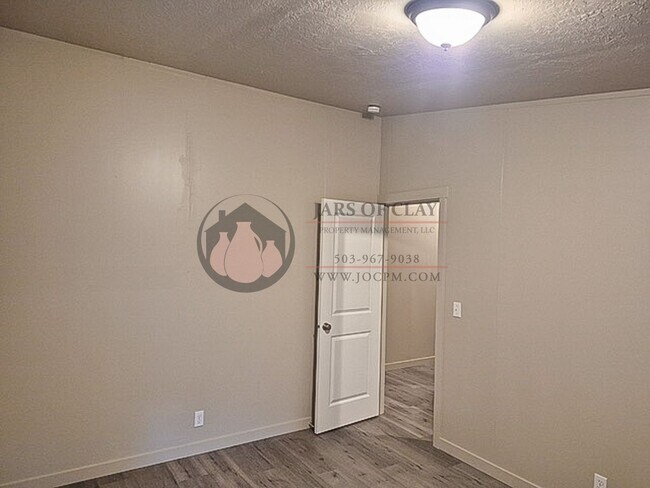 Building Photo - Manufactured Home in Corvallis