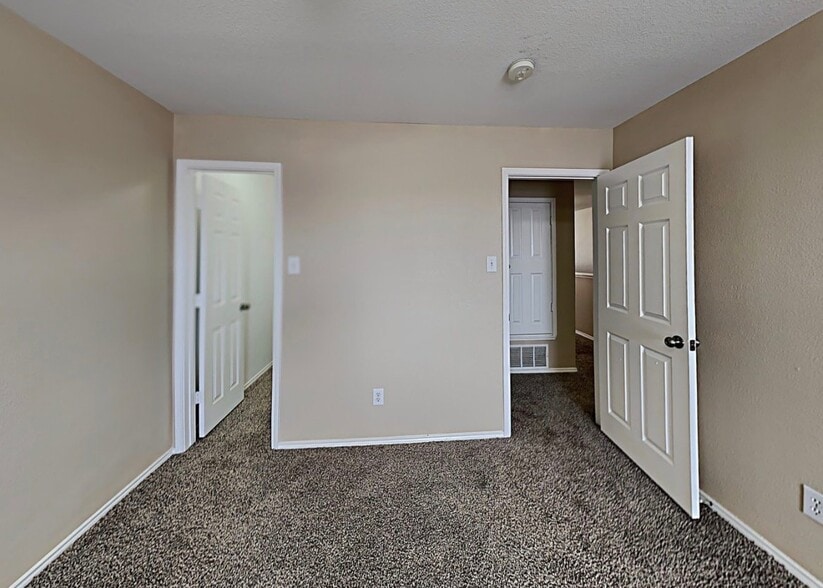 Building Photo - 5108 Raymond Dr