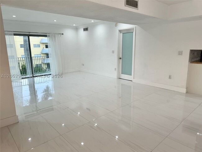 Building Photo - 7401 SW 82nd St