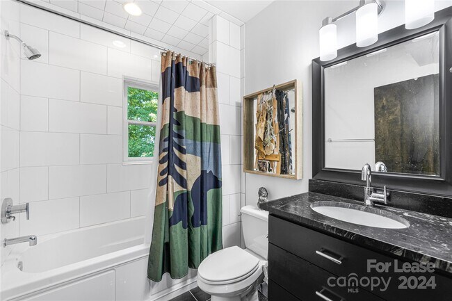 Building Photo - 49 Castle Ct