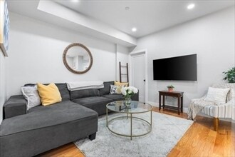 Building Photo - 176 W 7th St