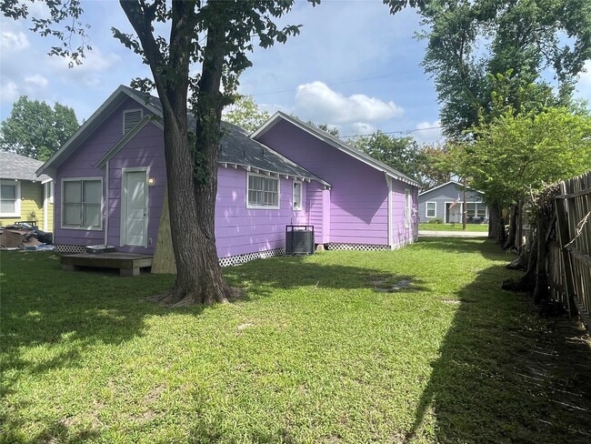 Primary Photo - 906 Fields St