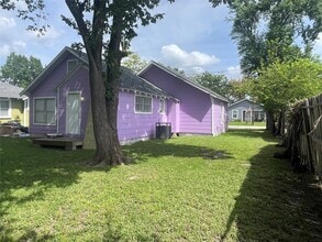 Building Photo - 906 Fields St