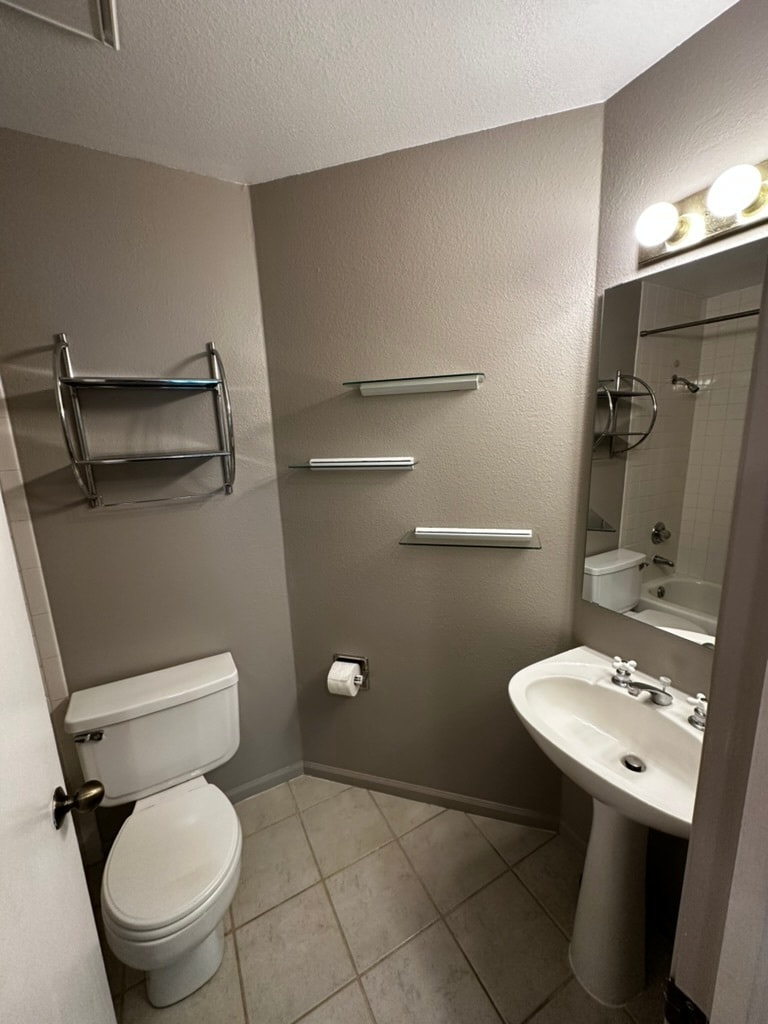 MASTER BATHROOM - 3260 47th St