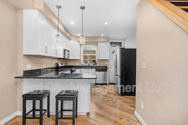 Building Photo - 341 S Macon St.