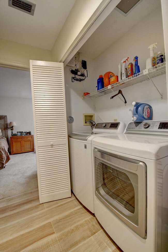 Building Photo - 19550 Sawgrass Dr