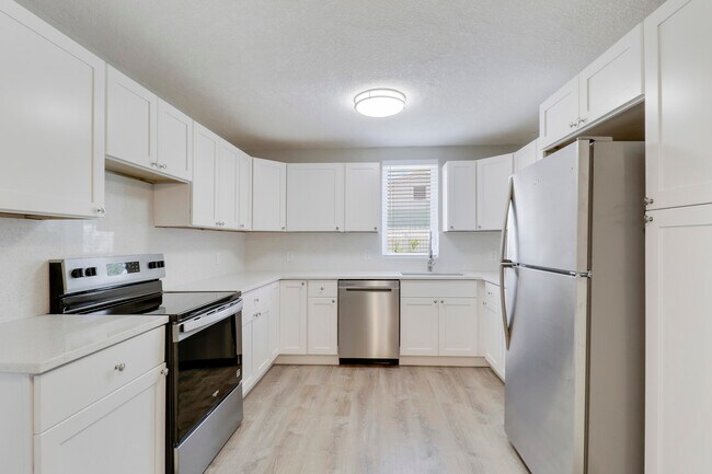 Building Photo - 711 4th Ave S